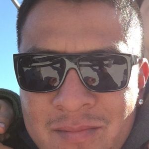 Meet your Posher, Lino